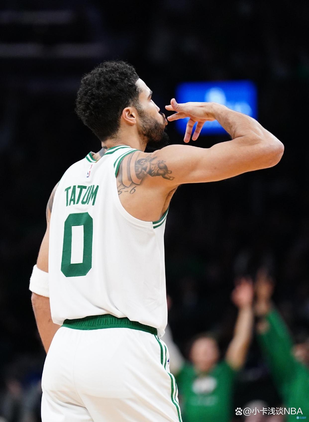 爱游戏在线-76人鏖战青岛队，塔图姆状态火热