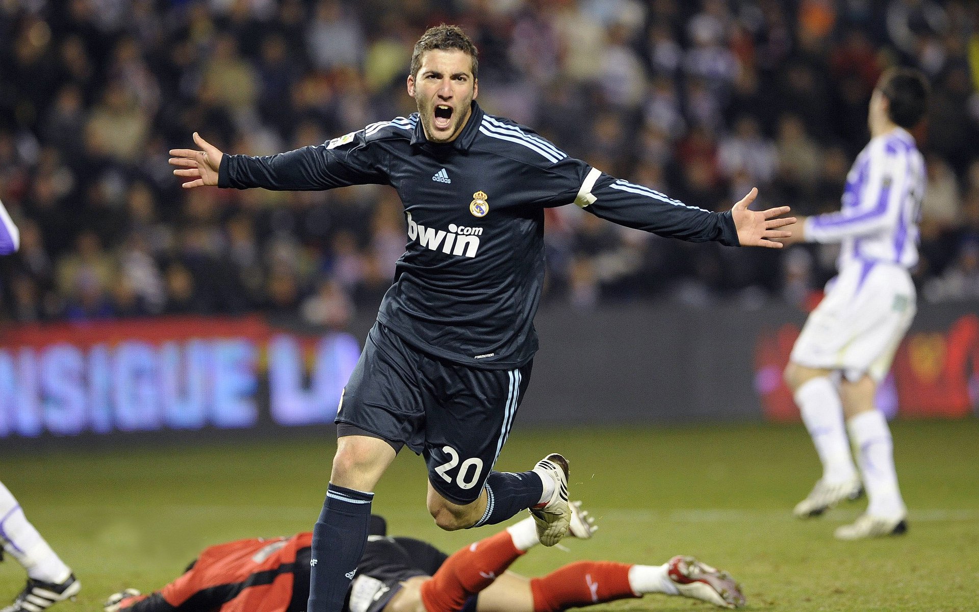 魔术单节拉开老鹰，西亚卡姆成为关键先生，沉默领袖的破局艺术