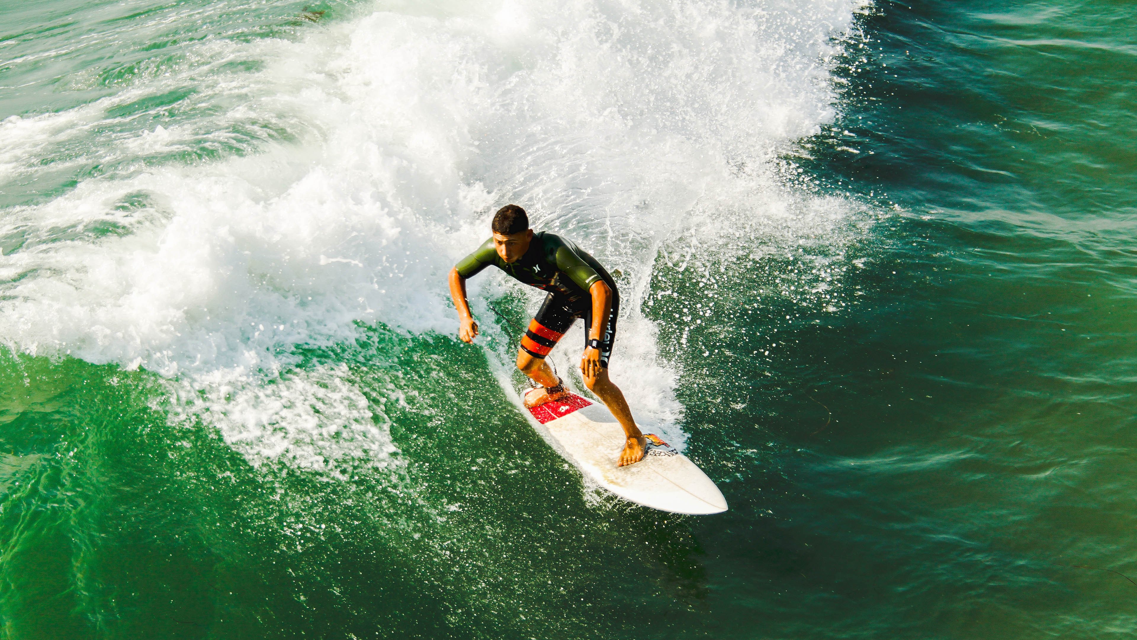丹麦对阵巴萨，奥斯梅恩彻底打爆防线，一场战术与意志的完胜